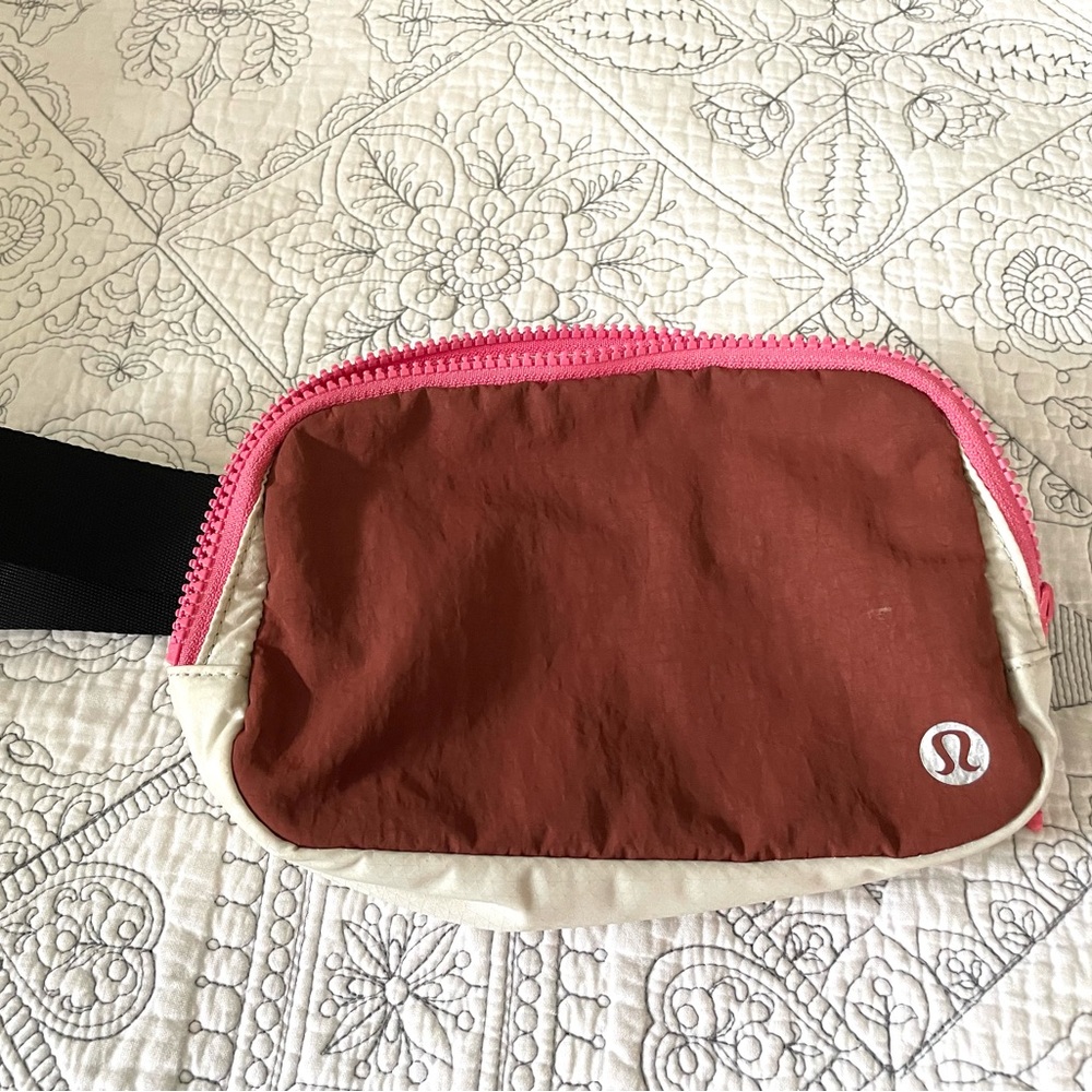 LULULEMON Everywhere belt bag, pink/rust/bone multicolor